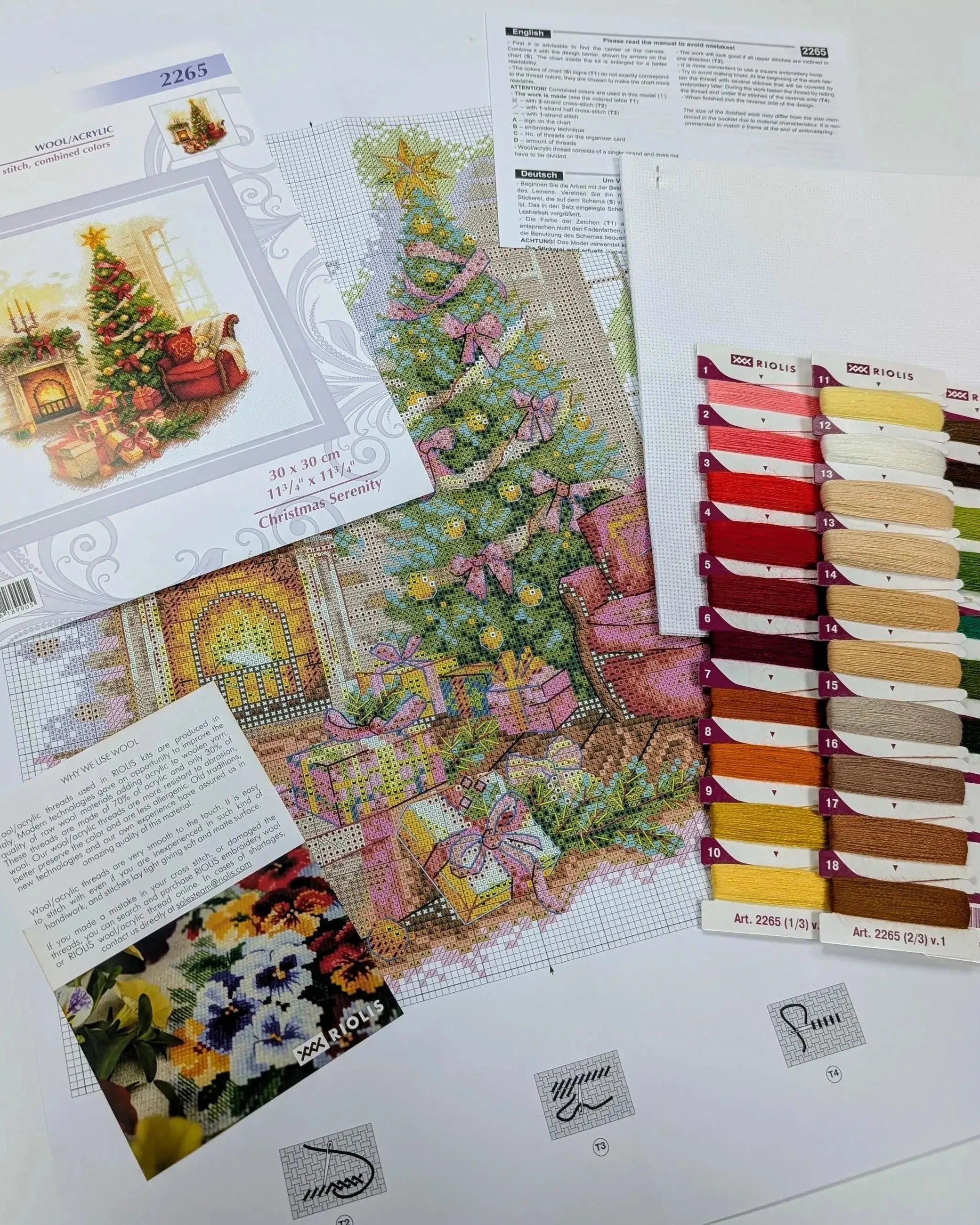 Julefred i Stuen – RIOLIS Broderikit (30 x 30 cm)