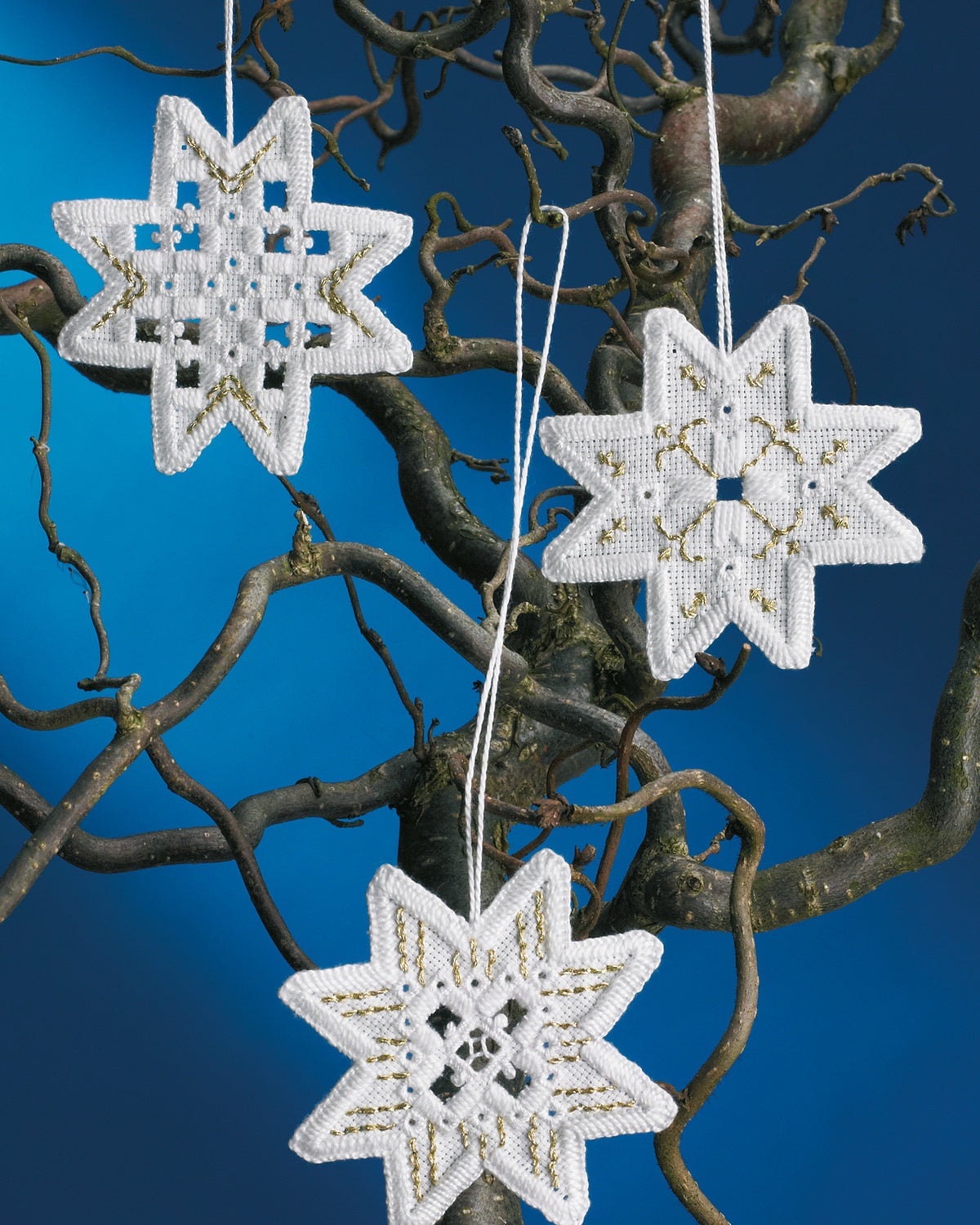 Hvide Hardanger Juleophæng Stjerner - Broderikit (8x8cm) 3 stk