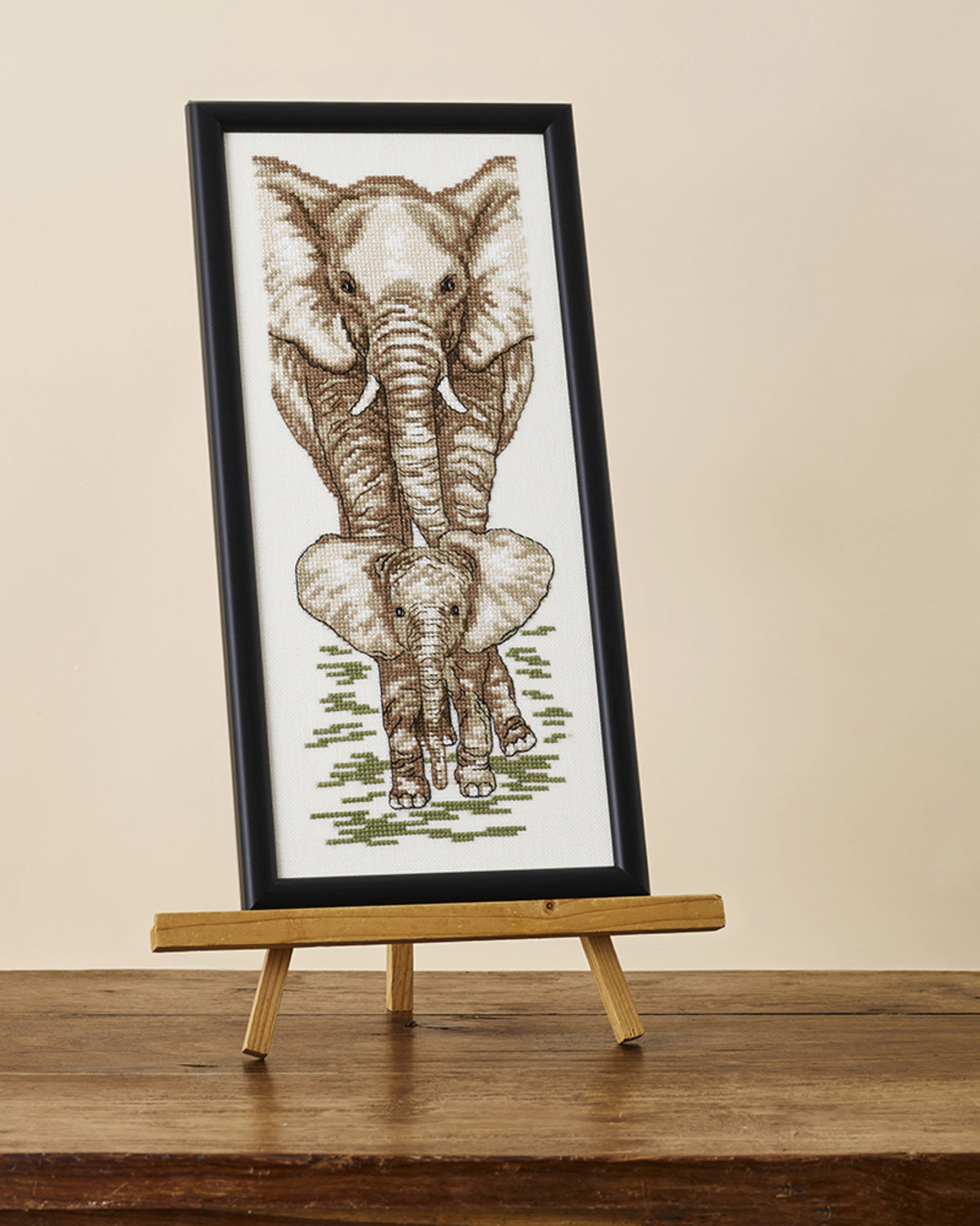 Elefant med Unge – Broderikit (15 x 35 cm)