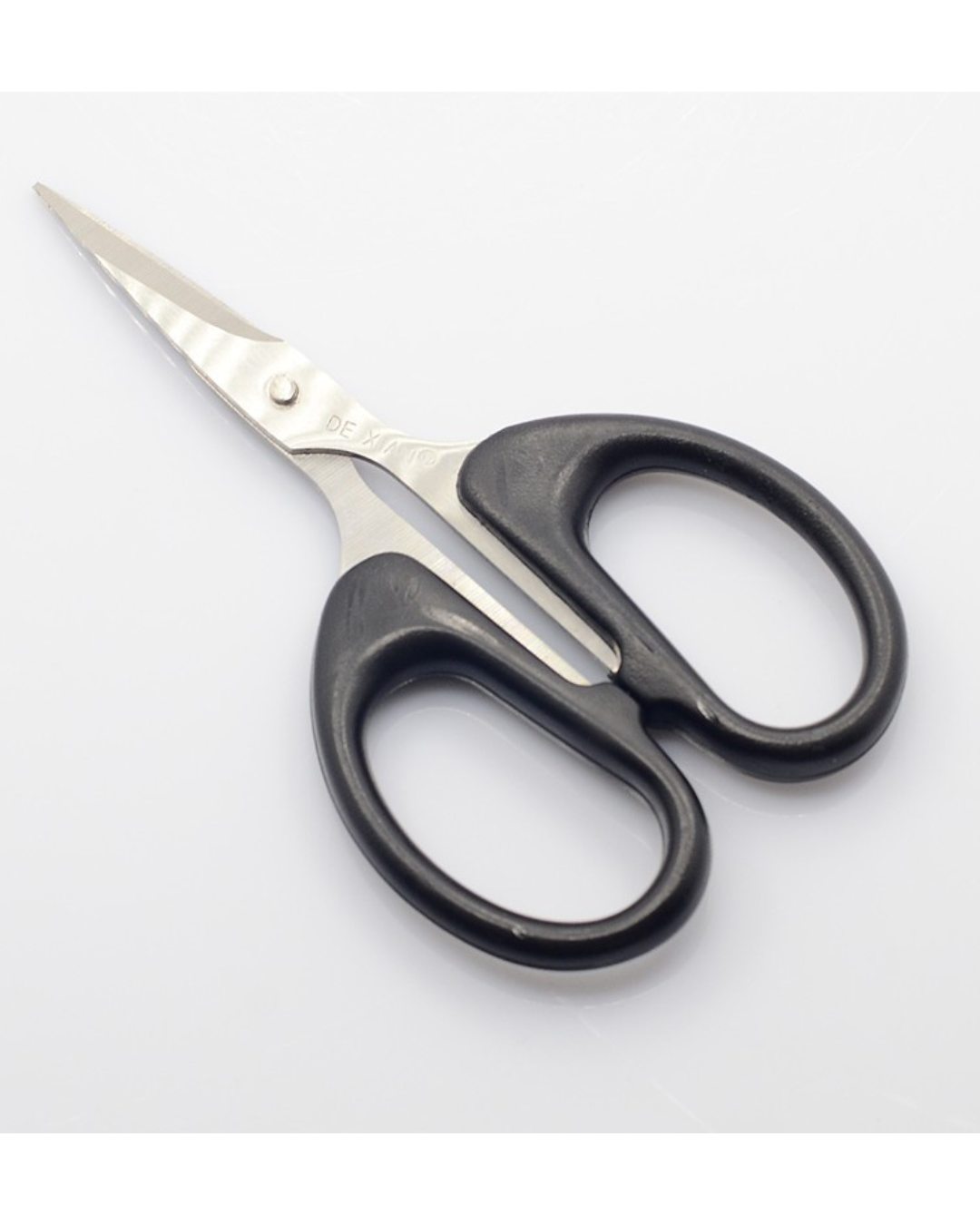 Broderisaks – Metal med Sort Plastdækning (12 cm)