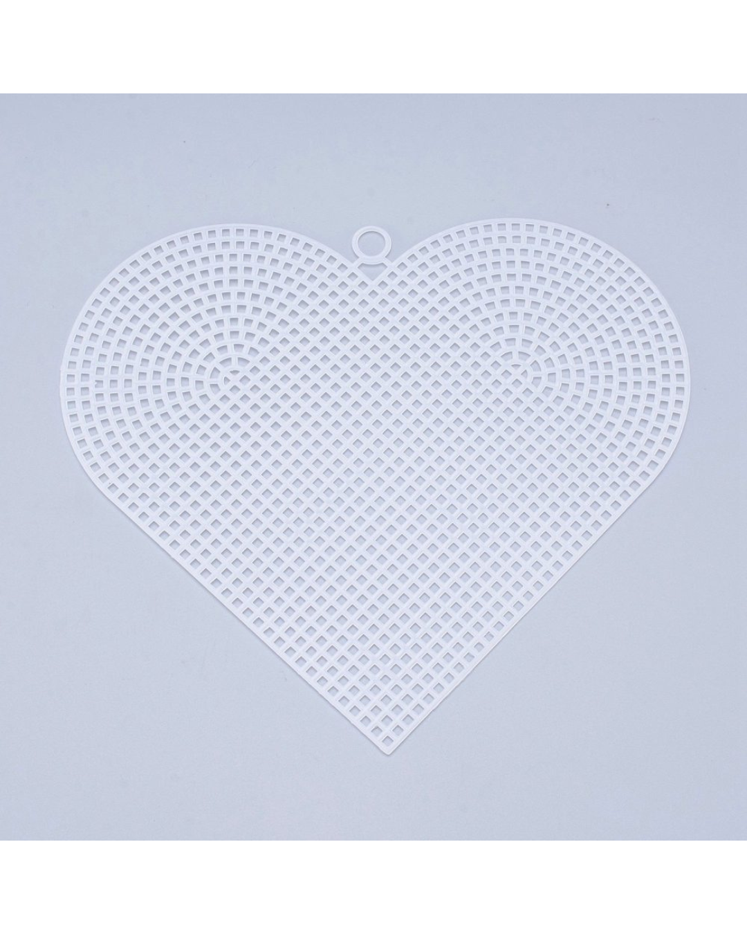 Plastikstramaj – Hjerteformet Mesh Canvas til Broderi (14,8 x 16,8 cm)