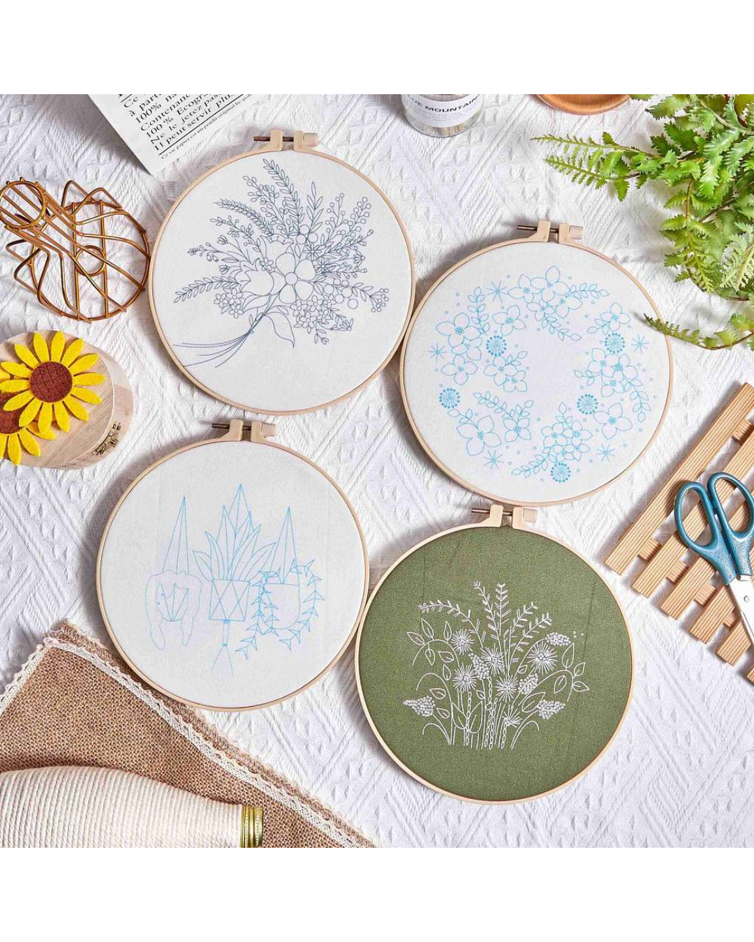 Sæt med 4 Blomster Broderiprojekter (Ø18,5 cm)