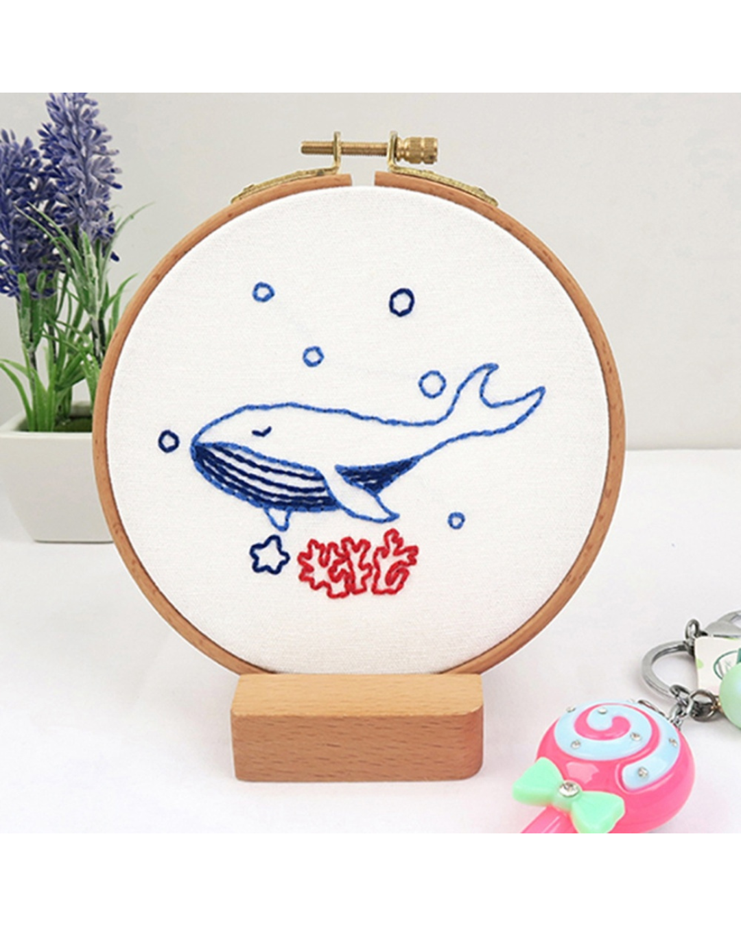 Hval – Broderikit (Ø11 cm) inkl. ramme