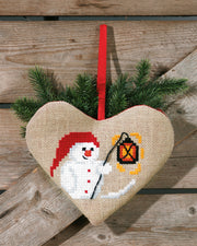 Snemand Hjerte – Broderikit (28 x 24 cm)