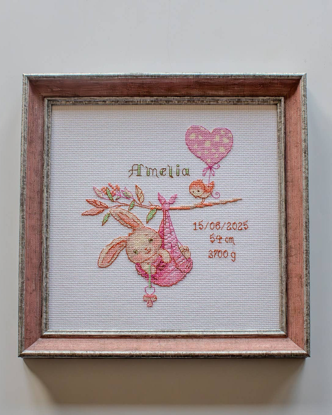 Pige Fødselsbillede – RIOLIS Broderikit (20x20 cm)