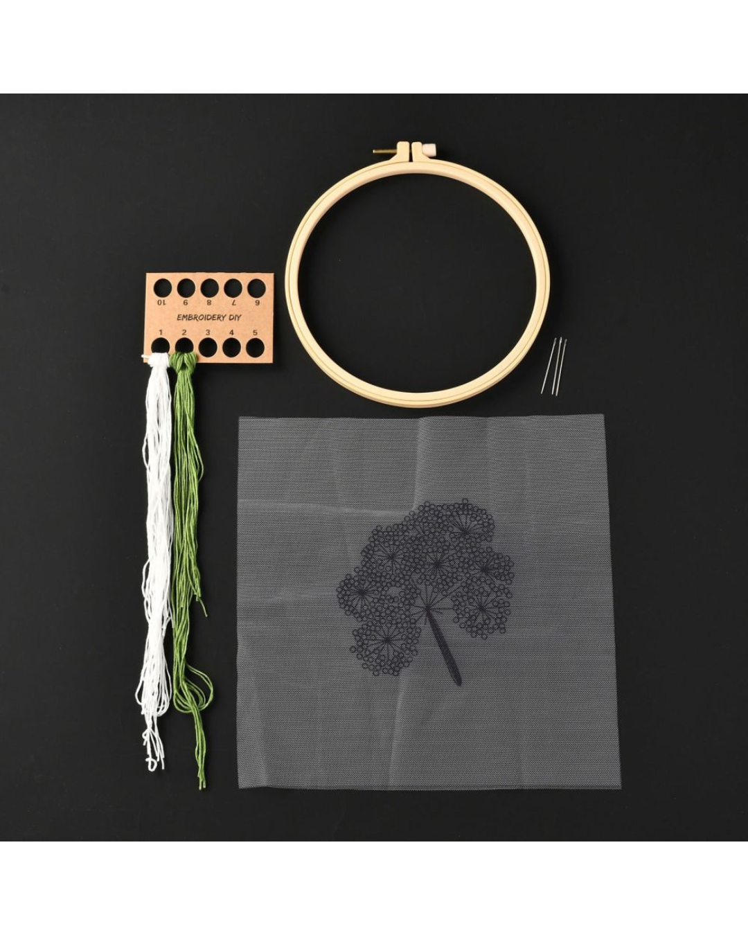 Hvid Blomst – Broderikit på Transparent Stof med Ramme (Ø18 cm)