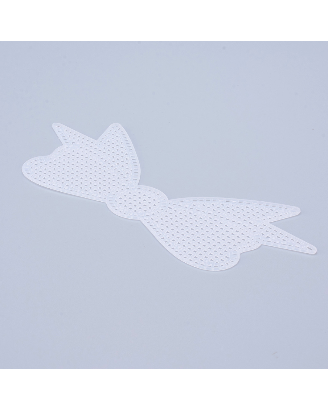 Plastikstramaj – Sløjfeformet Mesh Canvas til Broderi (7,7 x 19,3 cm)