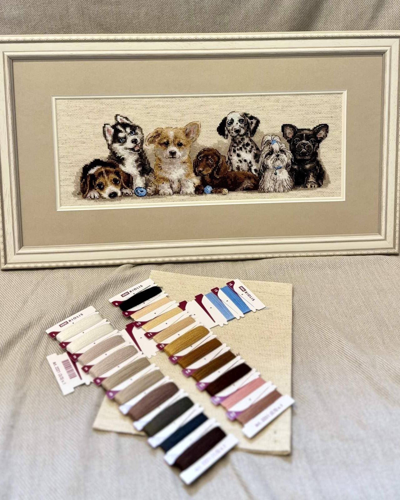 Hvalpe – RIOLIS Broderikit (40 x 15 cm)