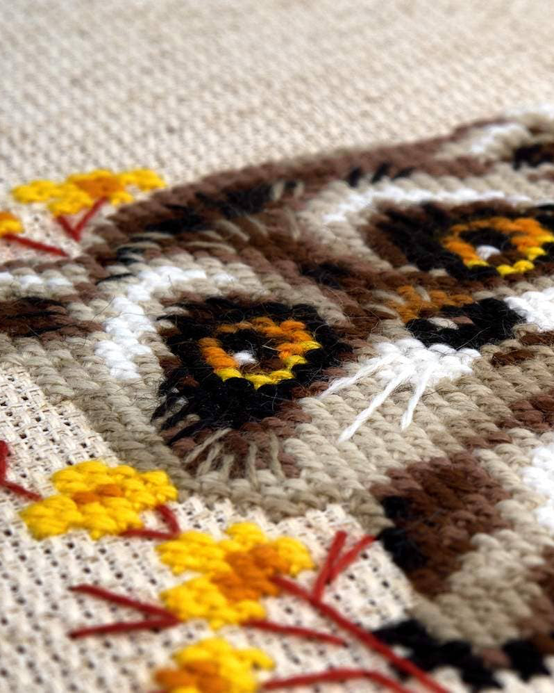 Lille vaskebjørn - RIOLIS Broderikit (13 x 13 cm)