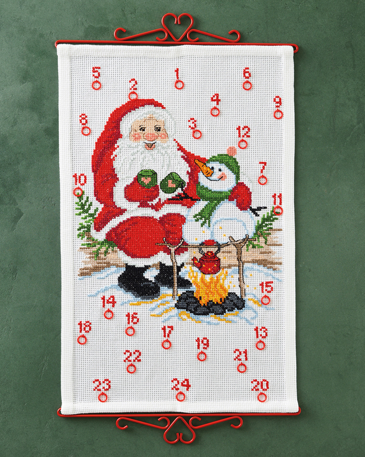 Julekalender Julemandshygge –  Broderikit (38 x 59 cm)