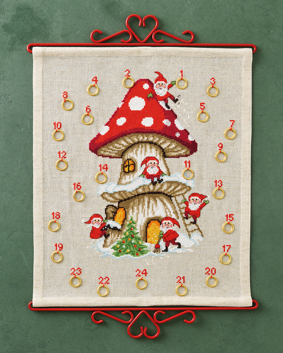 Julekalender Svampehuset – Broderikit (35 x 41 cm)