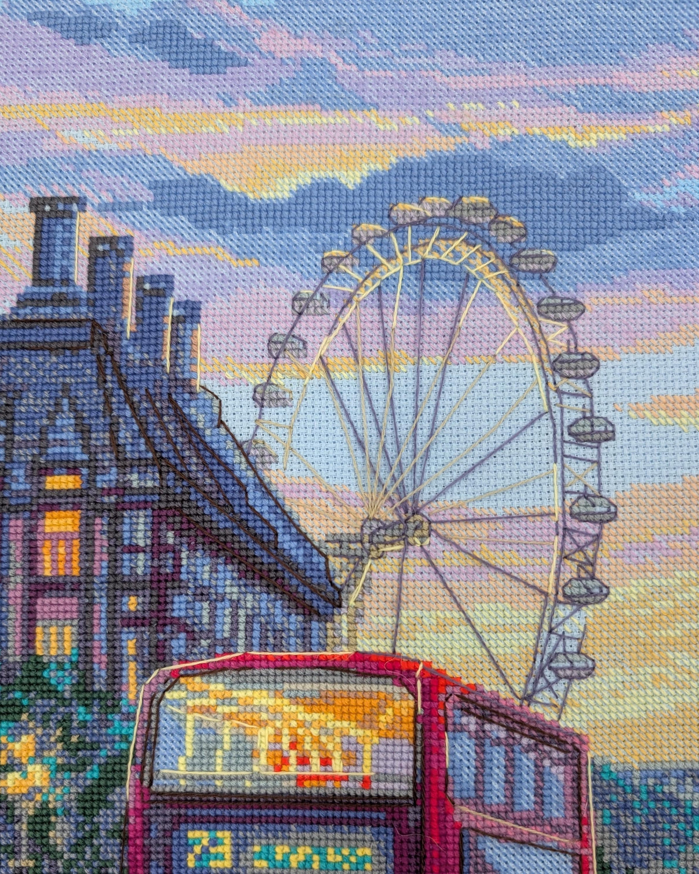 Regnfulde London – AINE Broderikit (30 x 40 cm)