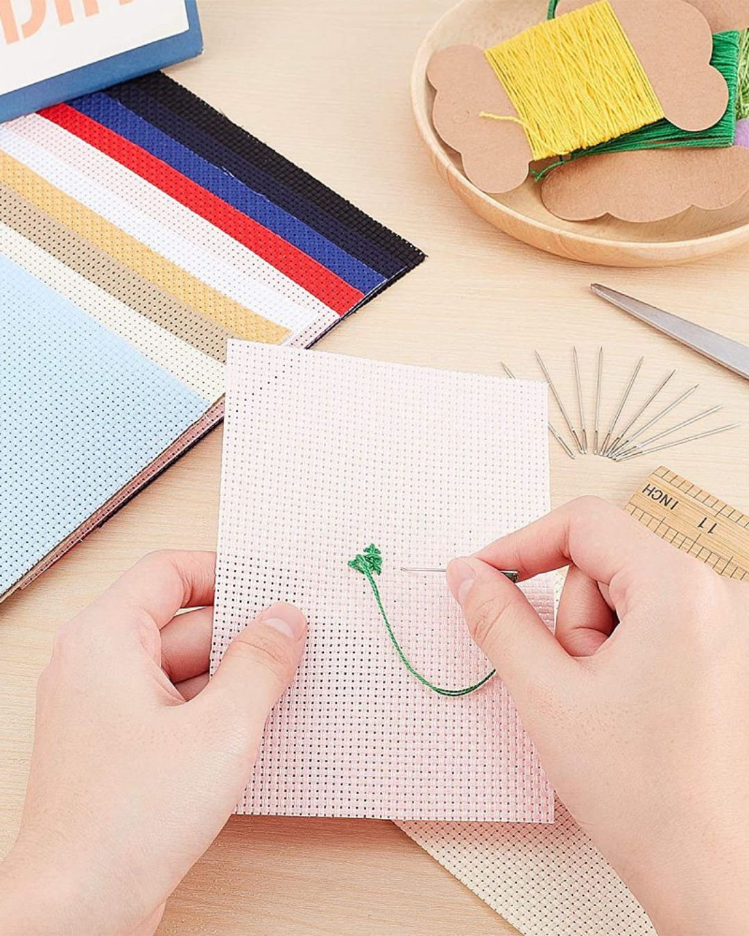 Aida broderistof 4,3 tr/cm (15 × 15 cm) Flere farver