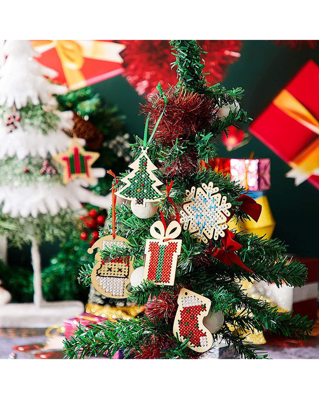 12 Juletema Træfigurer & 12 Farver Broderigarn – Broderikit
