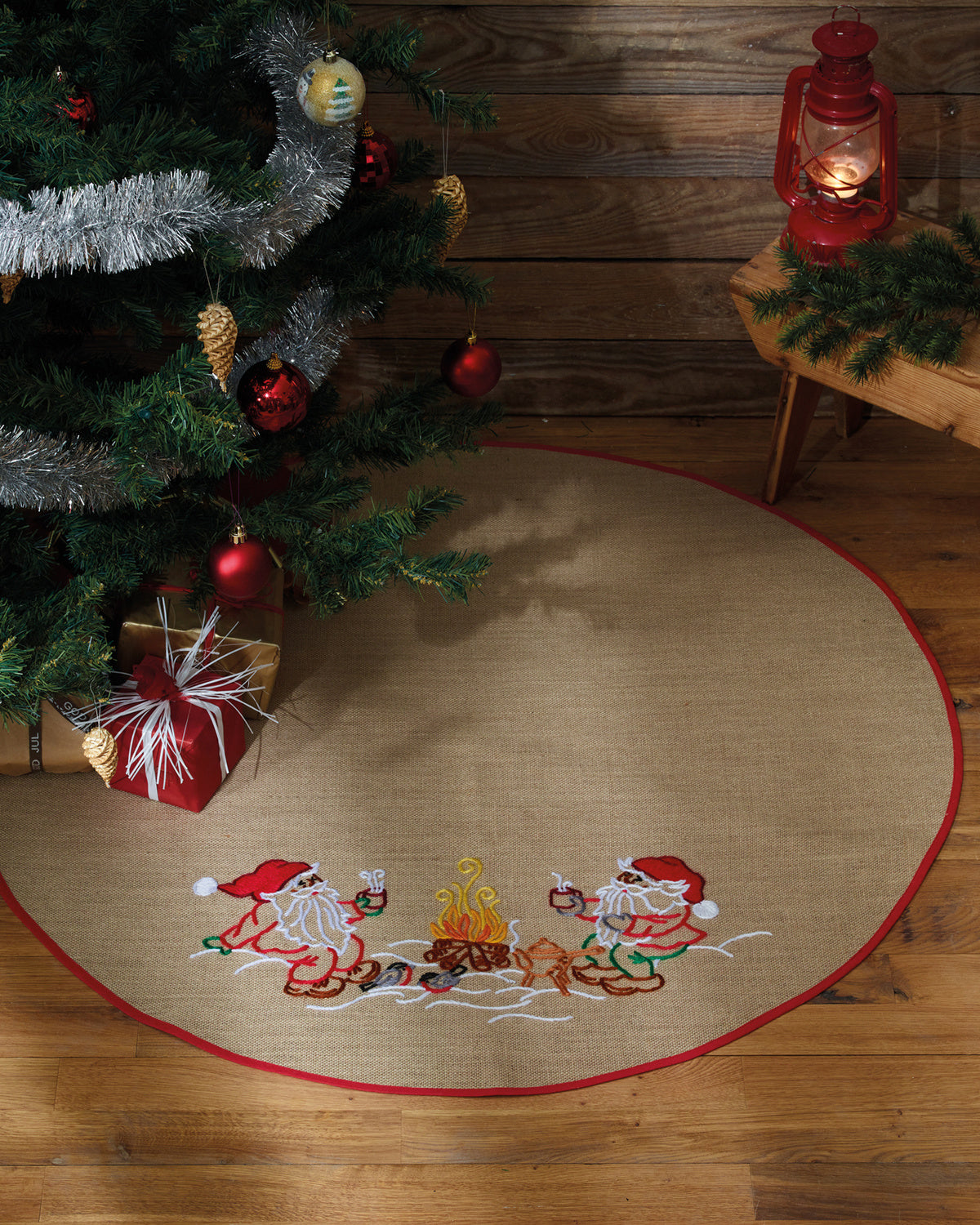 Juletræstæppe Kaffepause – Broderikit (Ø100 cm)