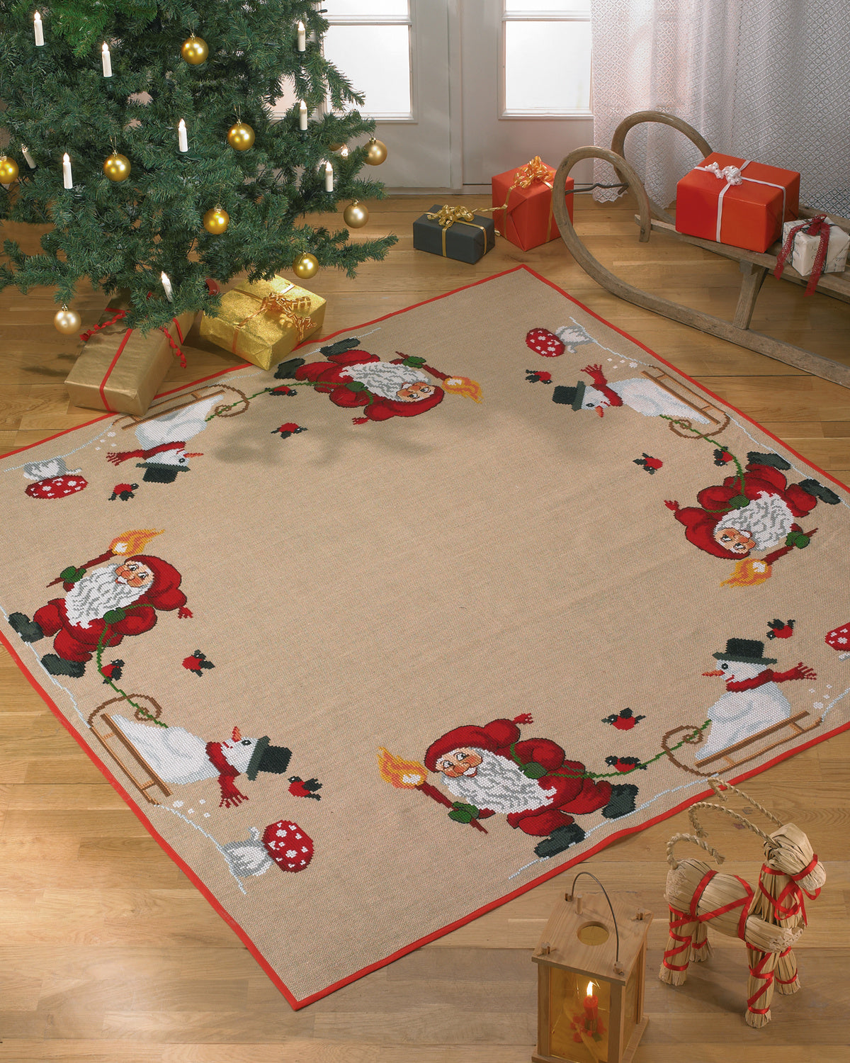 Juletræstæppe Nisse/Snemand – Broderikit (175×175 cm)