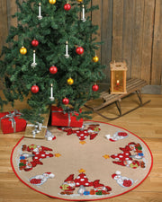 Juletræstæppe Paddehat og nisser – Broderikit (Ø116 cm)