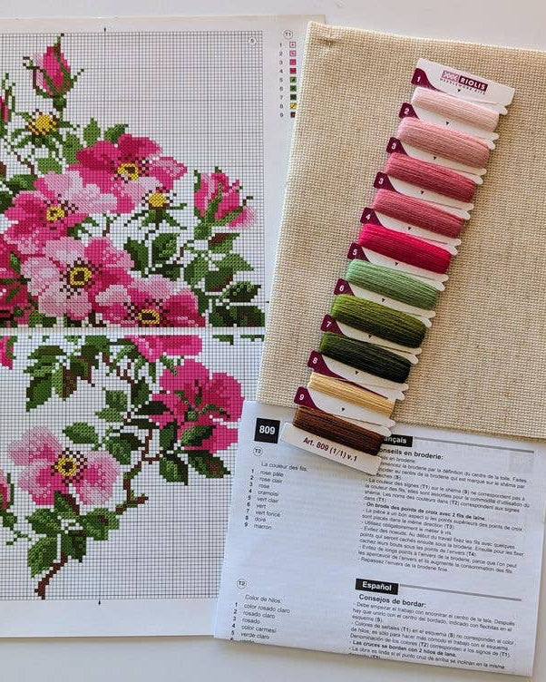 Maj Vild Rose – RIOLIS Broderikit (21 x 30 cm)