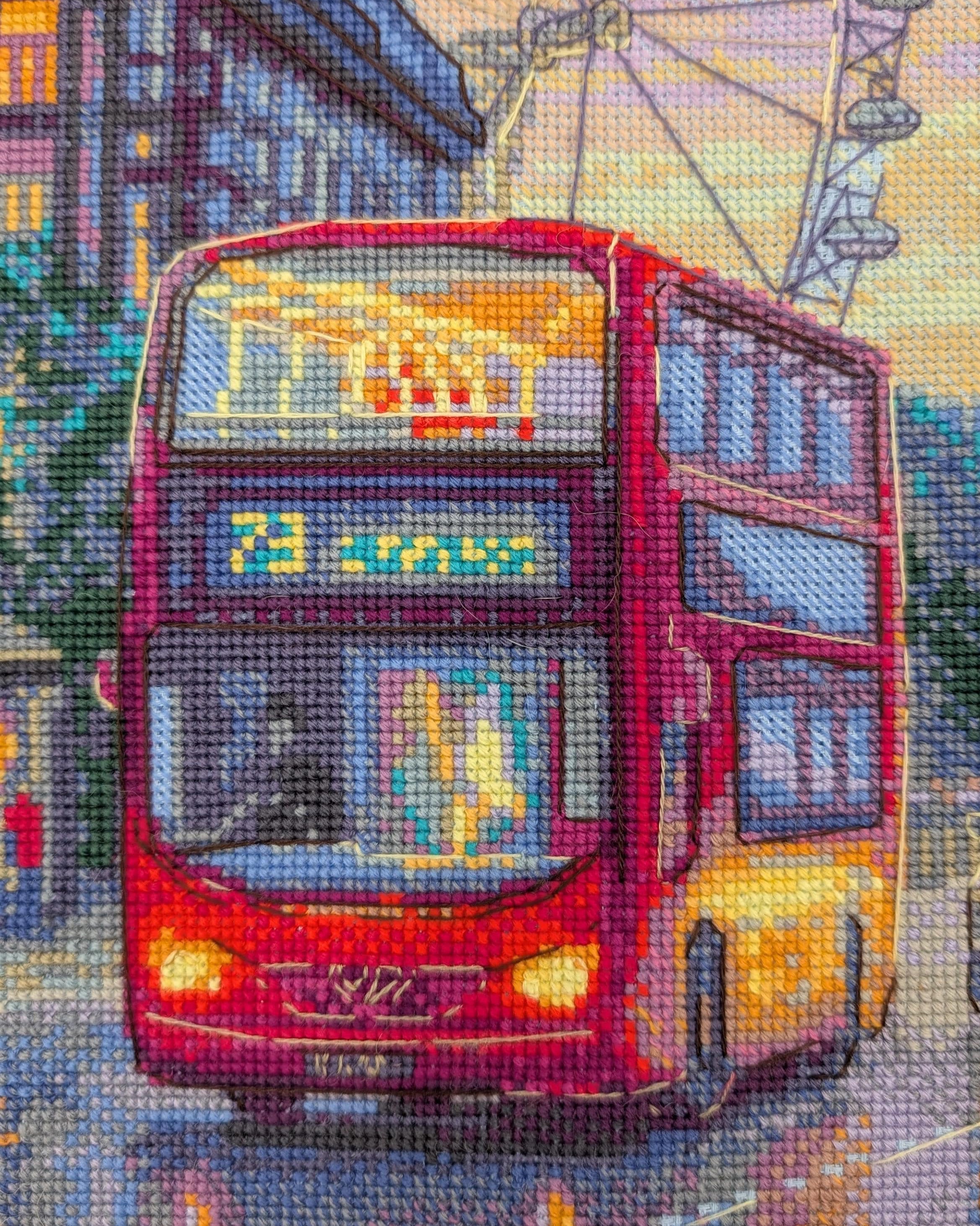 Regnfulde London – AINE Broderikit (30 x 40 cm)