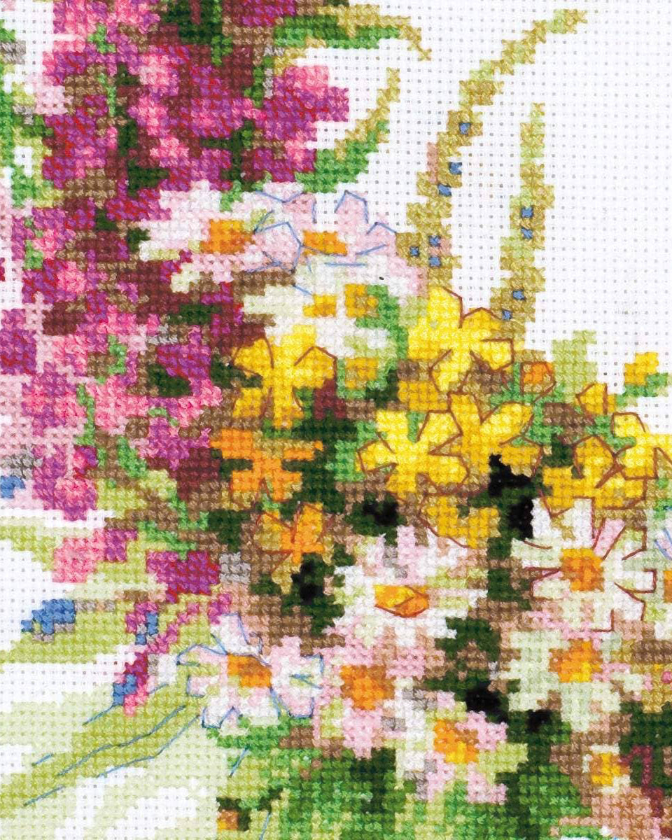 Krans med Mælkeurt - RIOLIS Broderikit (30 x 30 cm)