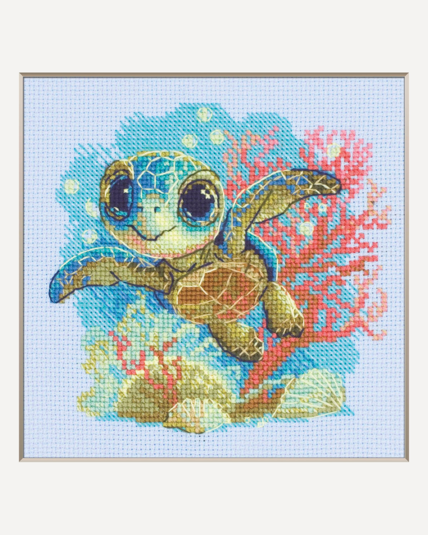 Baby-havskildpadde - AINE Broderikit (15 x 15 cm)