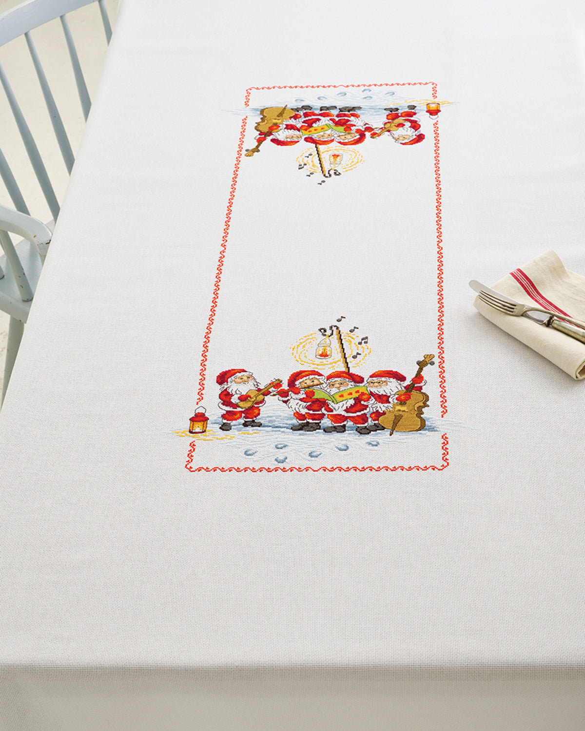 Dug med Orkester Nisserne – Broderikit (140 x 230 cm)