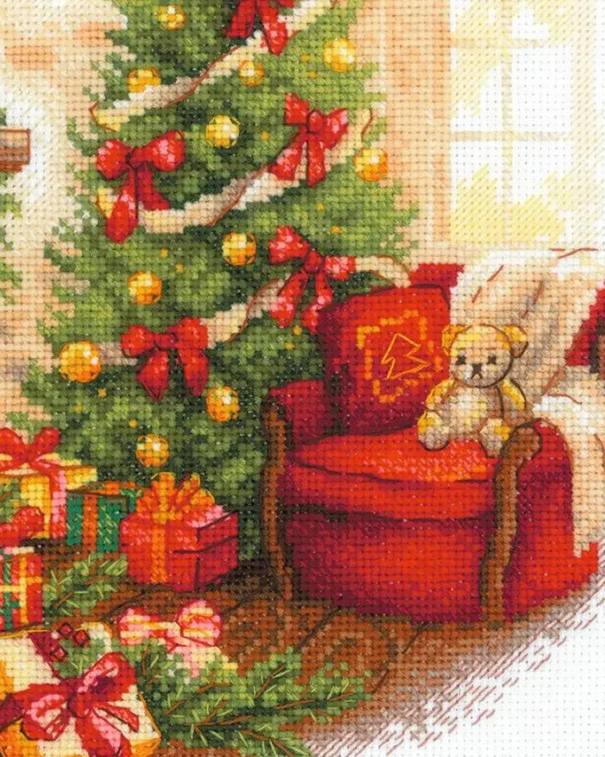 Julefred i Stuen – RIOLIS Broderikit (30 x 30 cm)