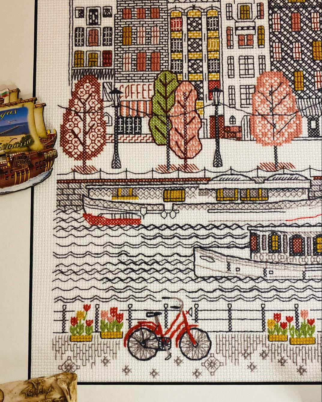 By ved vandet – RIOLIS Broderikit