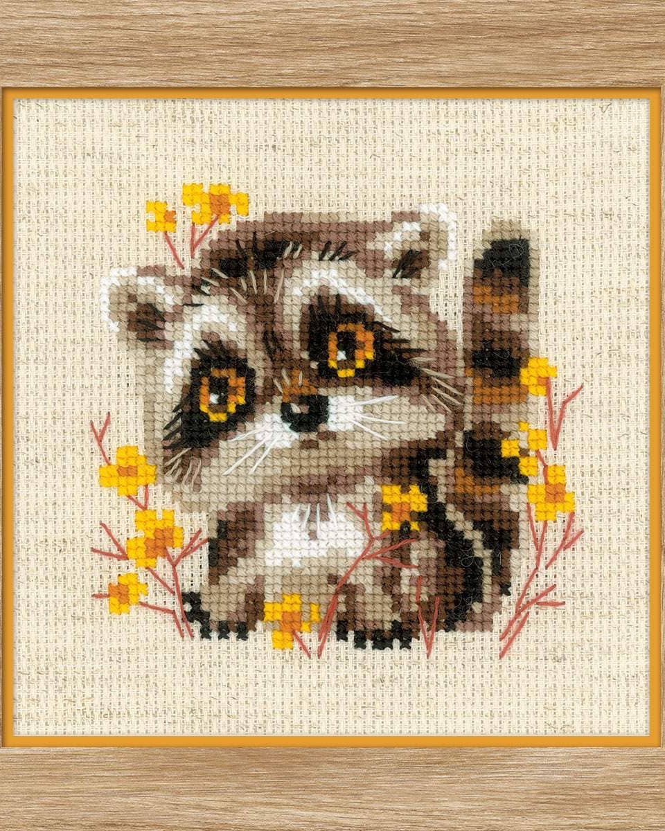 Lille vaskebjørn - RIOLIS Broderikit (13 x 13 cm)