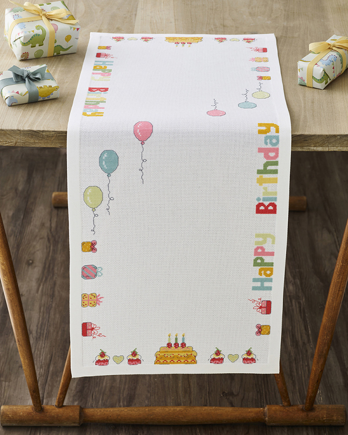 Happy Birthday Løber – Broderikit (33×89 cm)