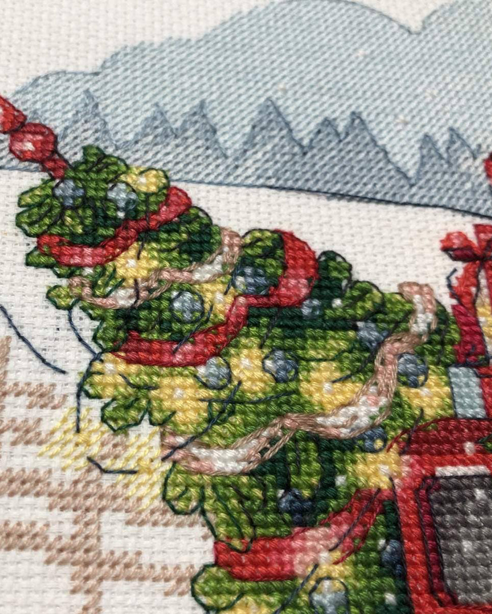 Julebil med Gaver og Træ - RIOLIS Broderikit (33 x 25 cm)