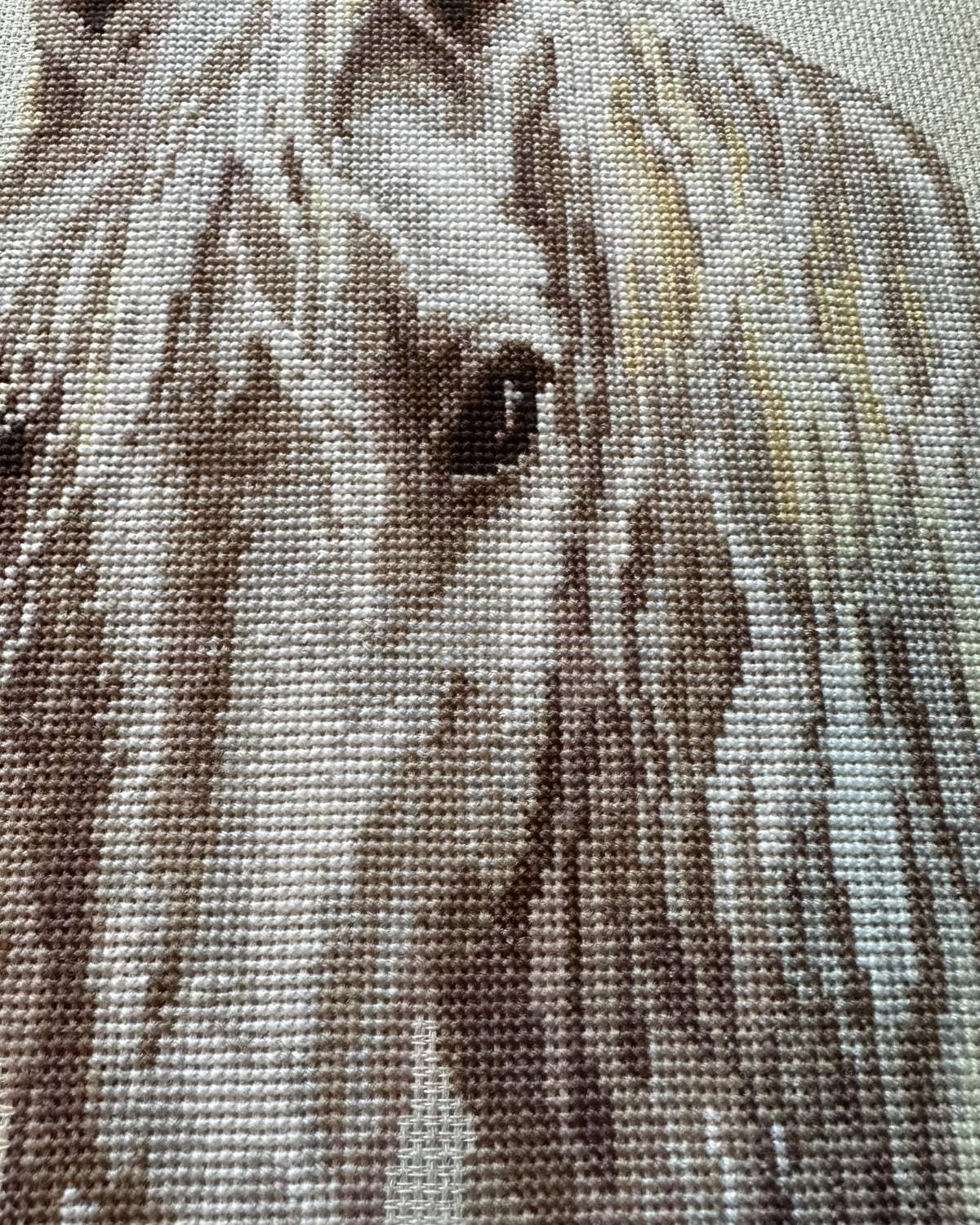 Hvid Hest – RIOLIS Broderikit (24 x 40 cm)