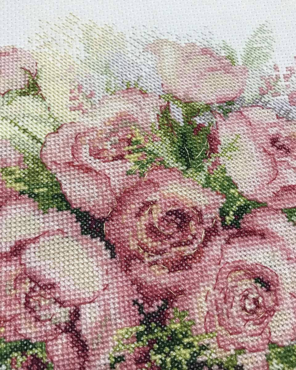 Akvarelroser – RIOLIS Broderikit (30 x 30 cm)