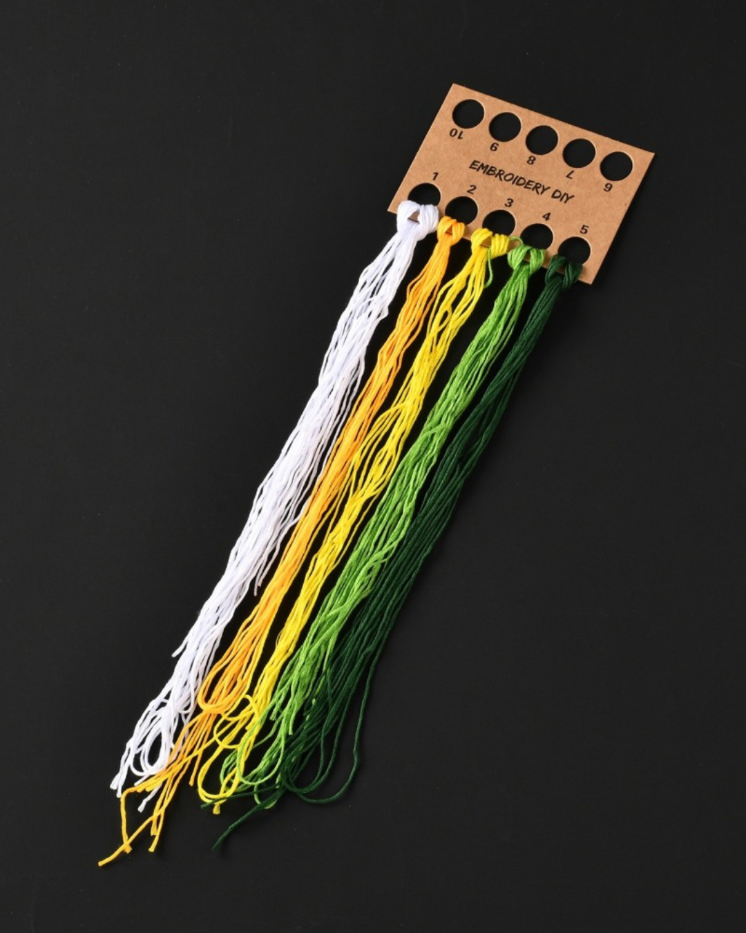 Krysantemum – Broderikit (Ø18 cm) inkl. ramme