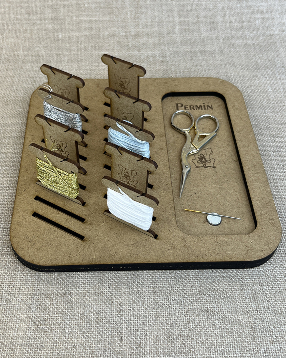 Borddisplay til Garnvindsler – 20 Pladser (med Magnet og Saksrum)