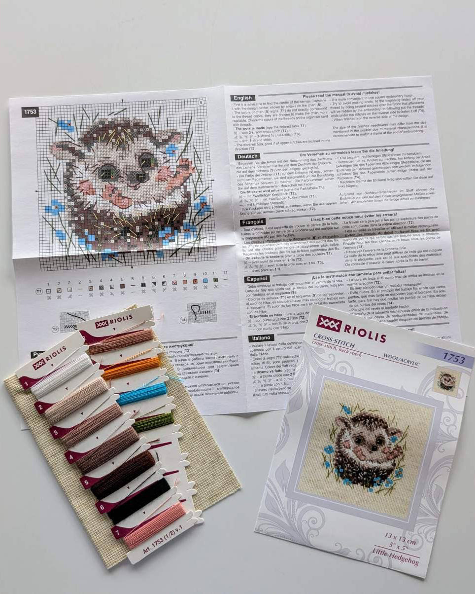 Lille pindsvin - RIOLIS Broderikit (13 x 13 cm)