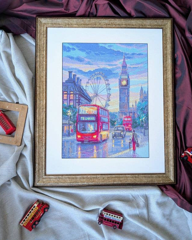 Regnfulde London – AINE Broderikit (30 x 40 cm)