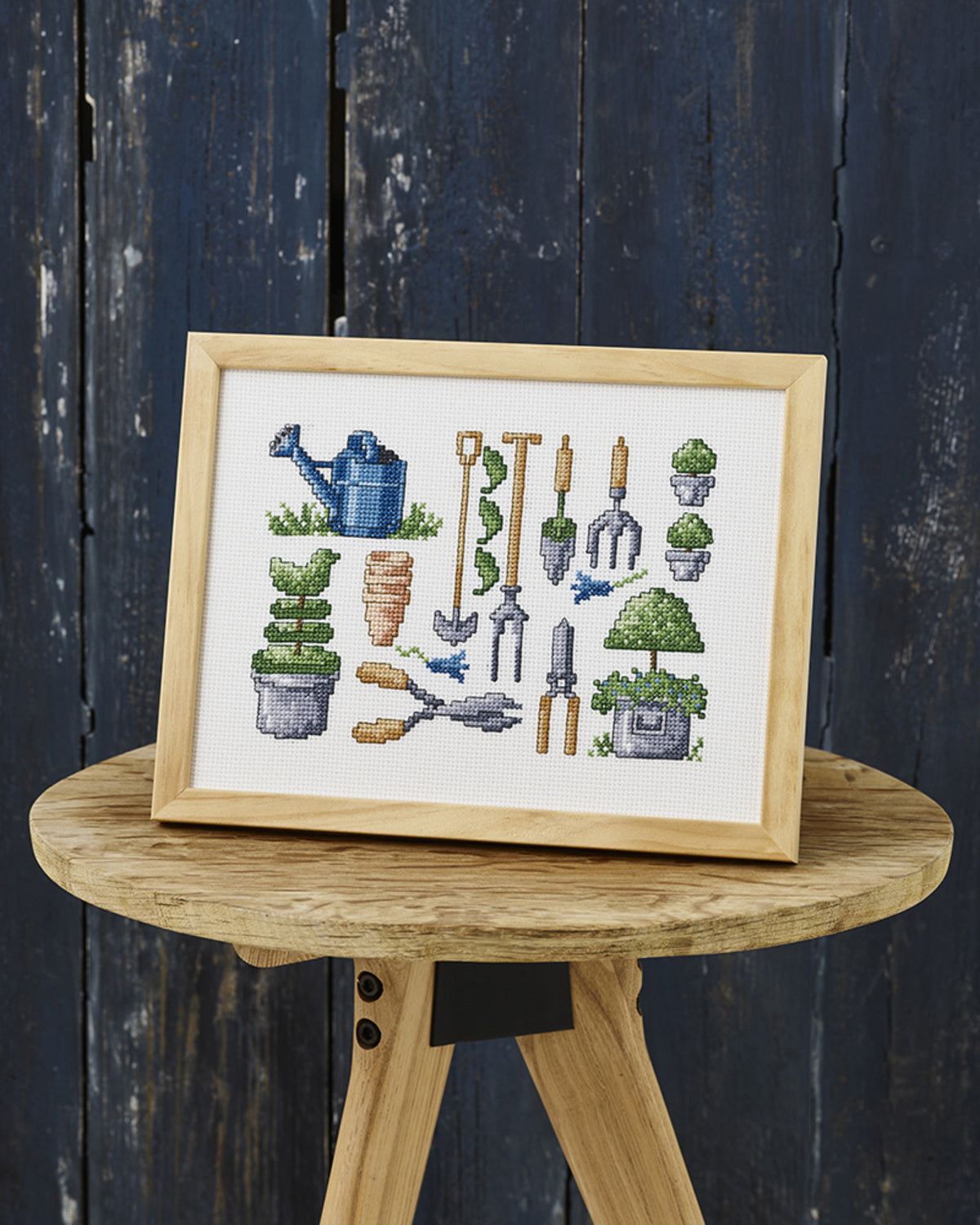 Buxbom og redskaber – Broderikit (24 x 18 cm)