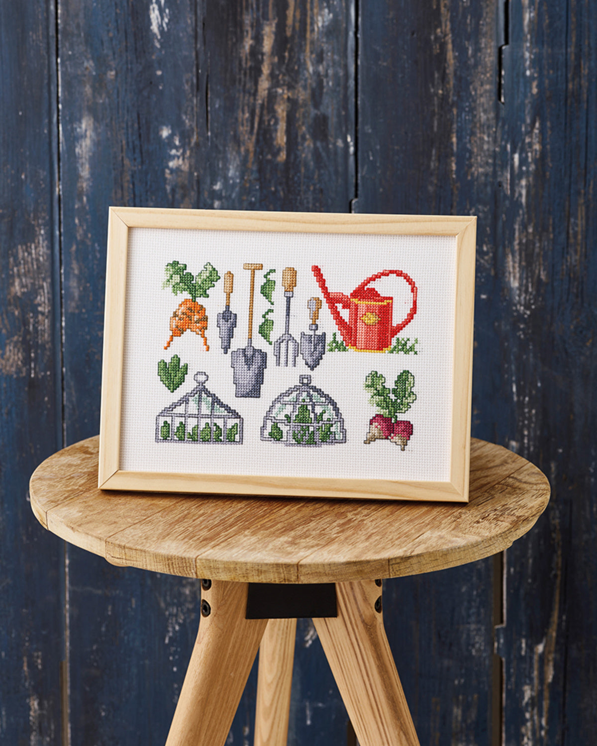 Væksthus & redskaber – Broderikit (24 x 18 cm)