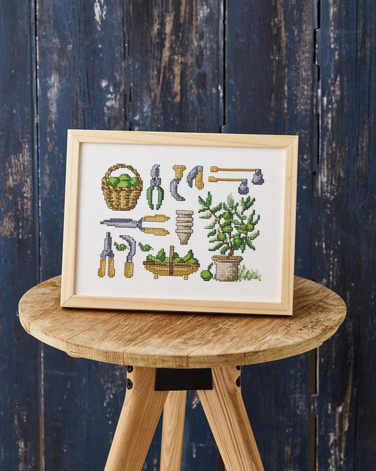 Frugter i kurv – Broderikit (24 x 18 cm)