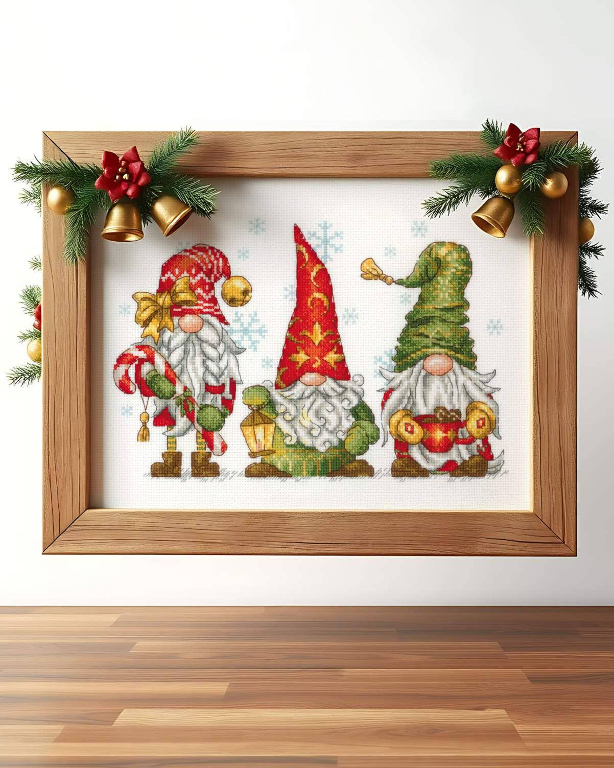 Farverige Nisser – RIOLIS Broderikit (30 x 21 cm)