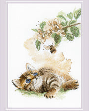 Humlebiens Flugt – RIOLIS Broderikit (21 x 30 cm)