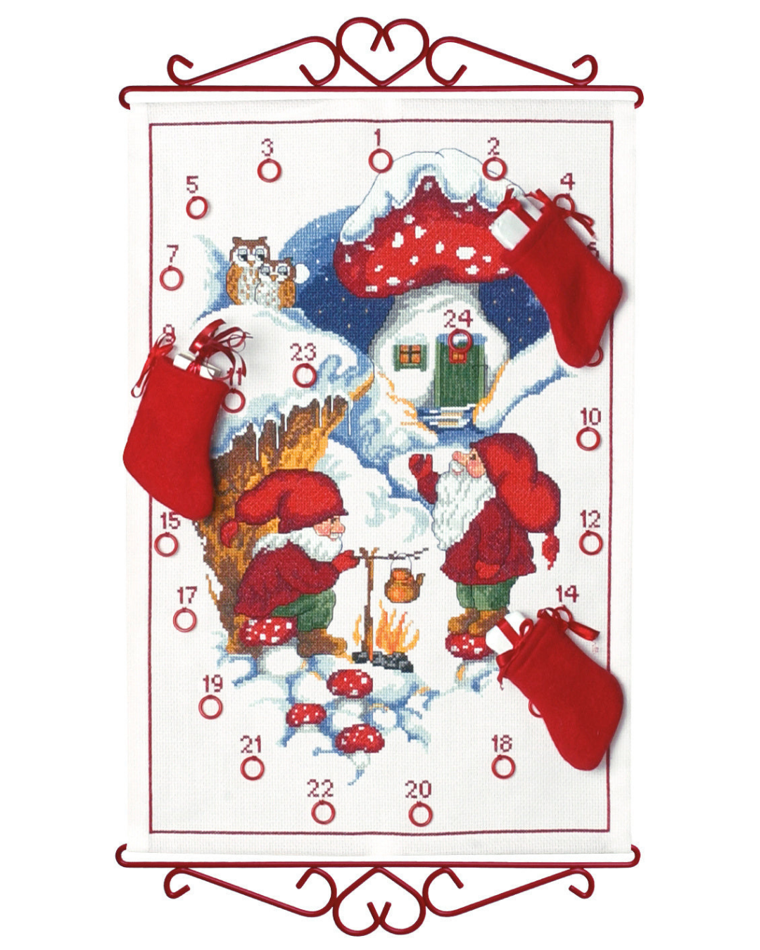 Julekalender med Nisser der Varmer Te – Broderikit (32x47 cm)