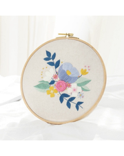 Blomst – Broderikit (27 × 27 cm)