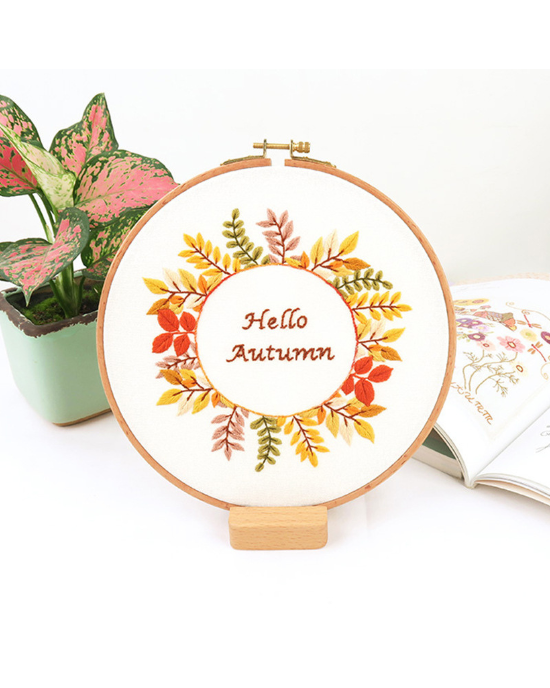 Hello Autumn Blomster – Broderikit (29 × 29 cm)