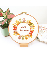 Hello Autumn Blomster – Broderikit (29 × 29 cm)
