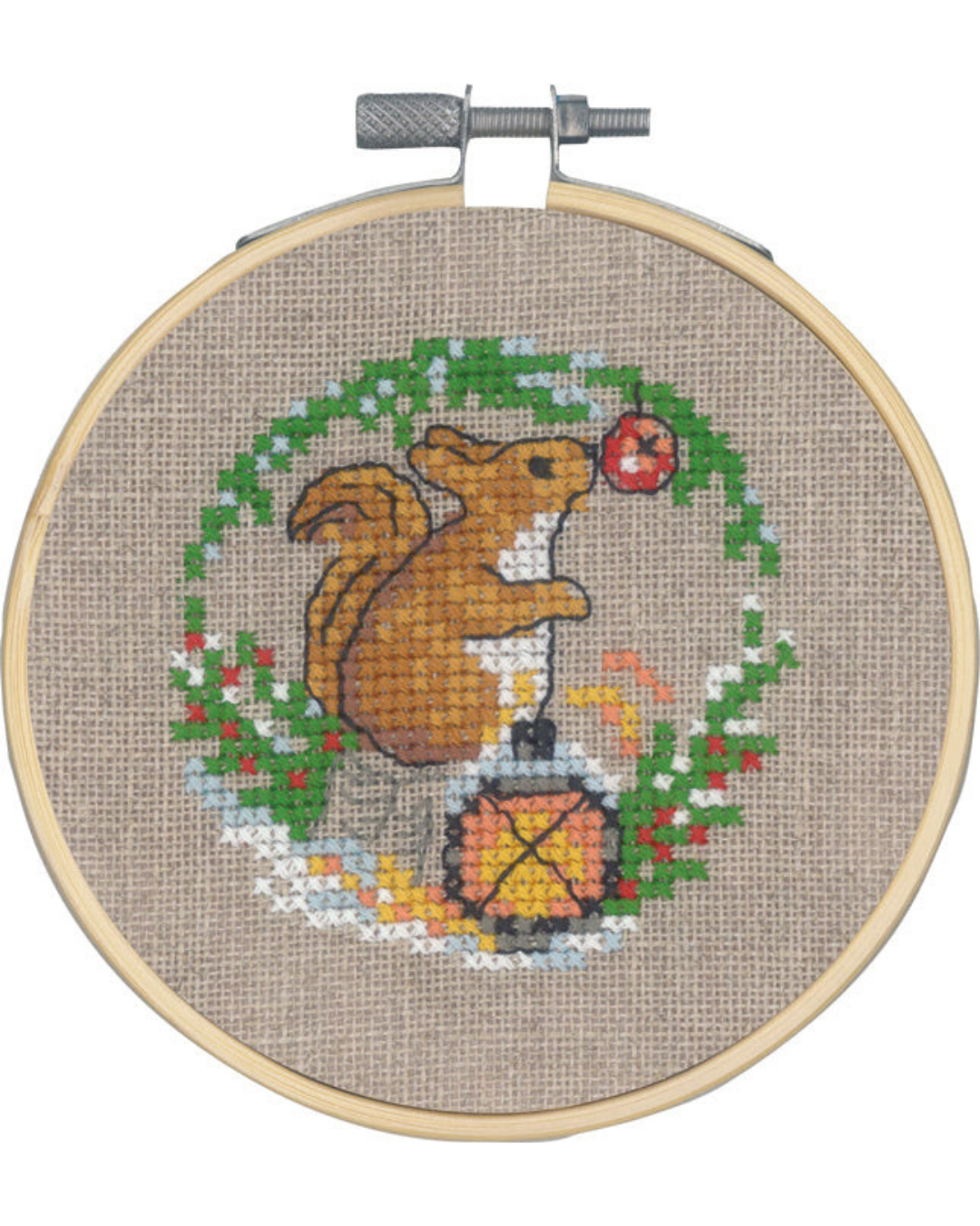 Vintermotiv med Egern & Lygte – Broderikit (7x7 cm) inkl. ramme