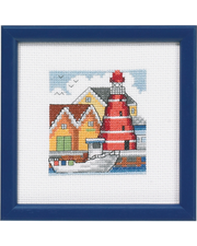 Rødt fyrtårn ved havnen – Broderikit (12x12 cm)