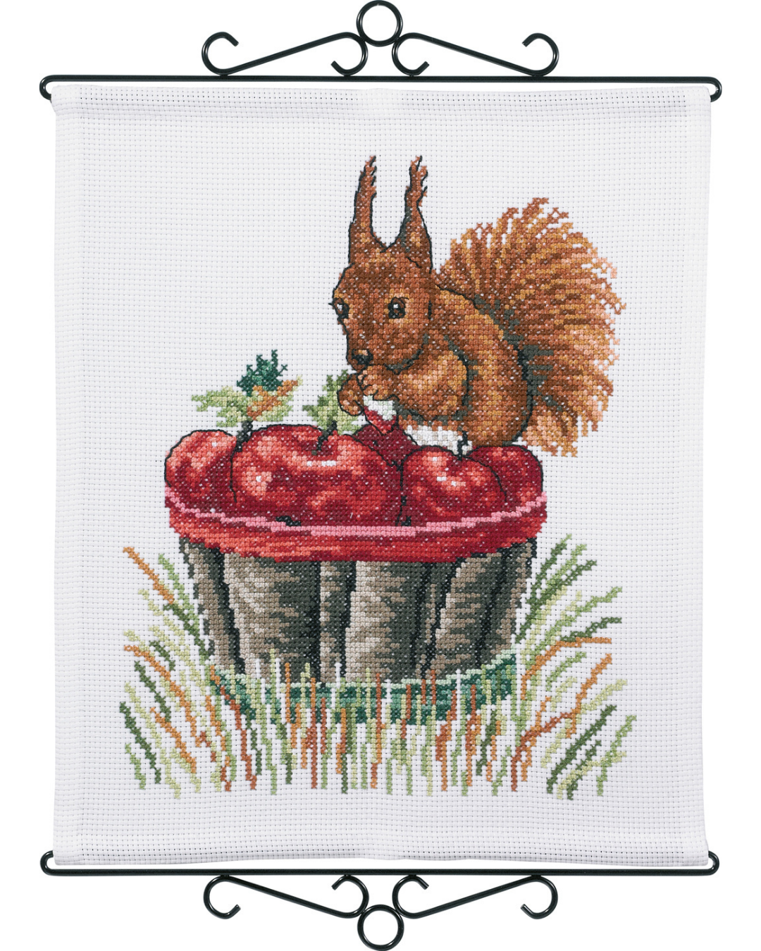 Egern og æbler – Broderikit (40x46 cm)