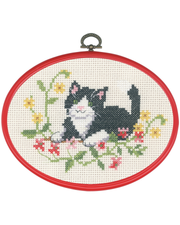 Sort Kat – Broderikit med Flexiramme (13x18 cm)